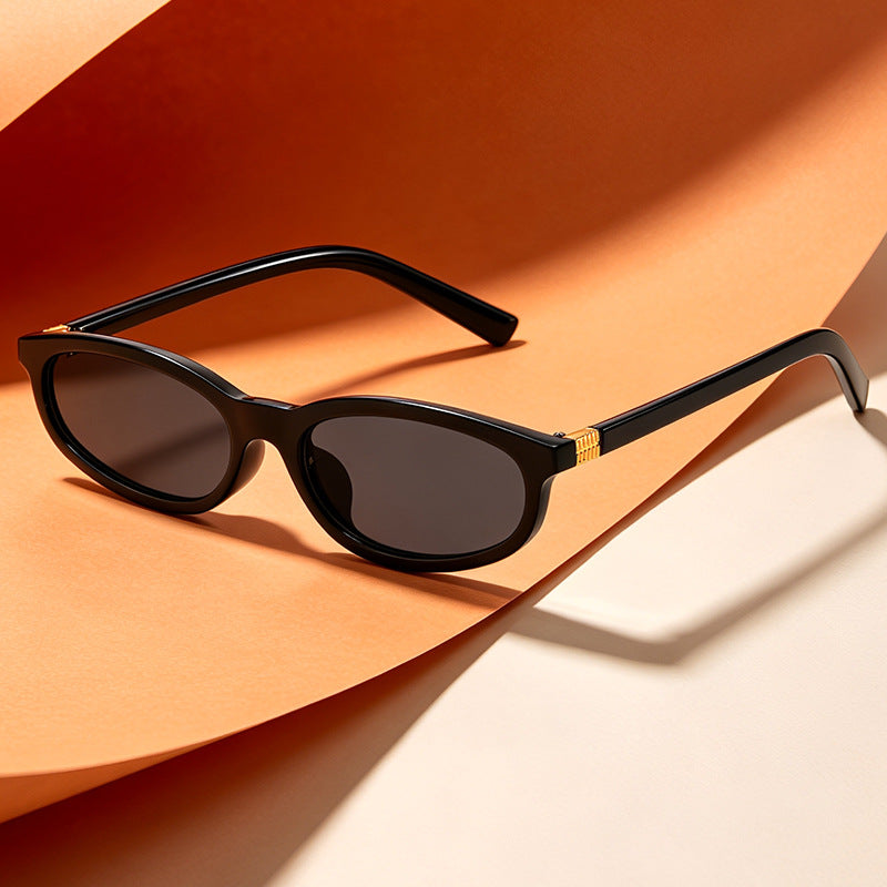 Elegant Vintage-Inspired Sunglasses Bowlift