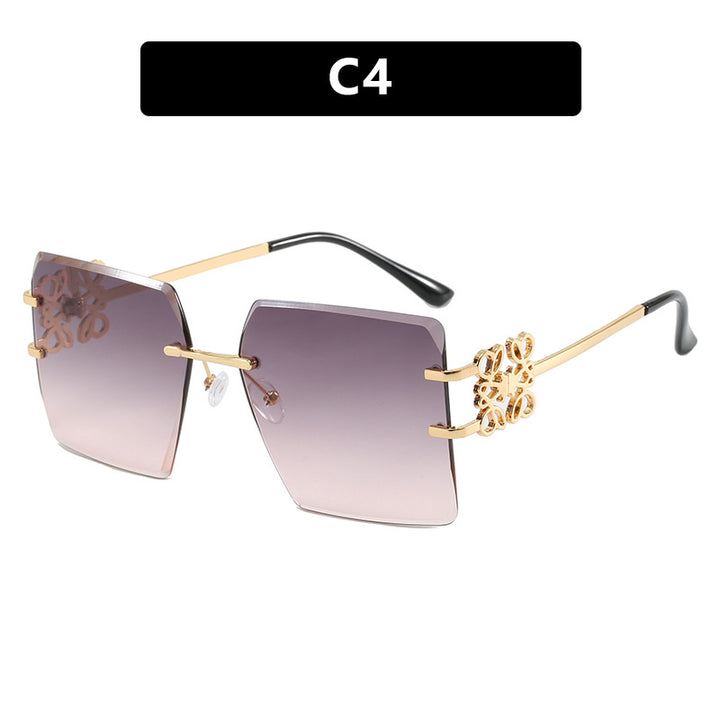 Women's fashionable sunglasses with exceptional design and golden accents Bowlift