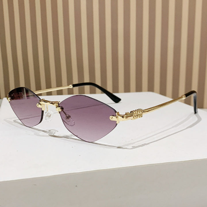 Women's Cat-Eye Sunglasses in Modern Elegance Style Bowlift