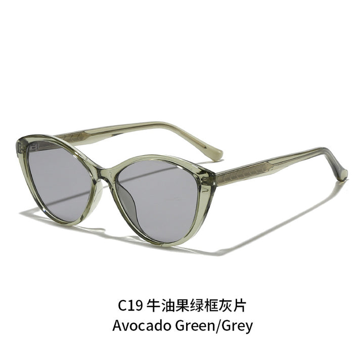 Ladies trendy sunglasses in modern cat-eye style Bowlift