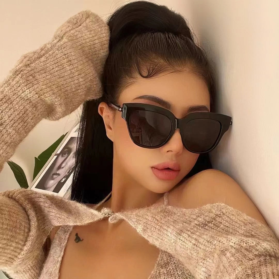 Women's fashionable cat-eye sunglasses with trendy plastic frame Bowlift