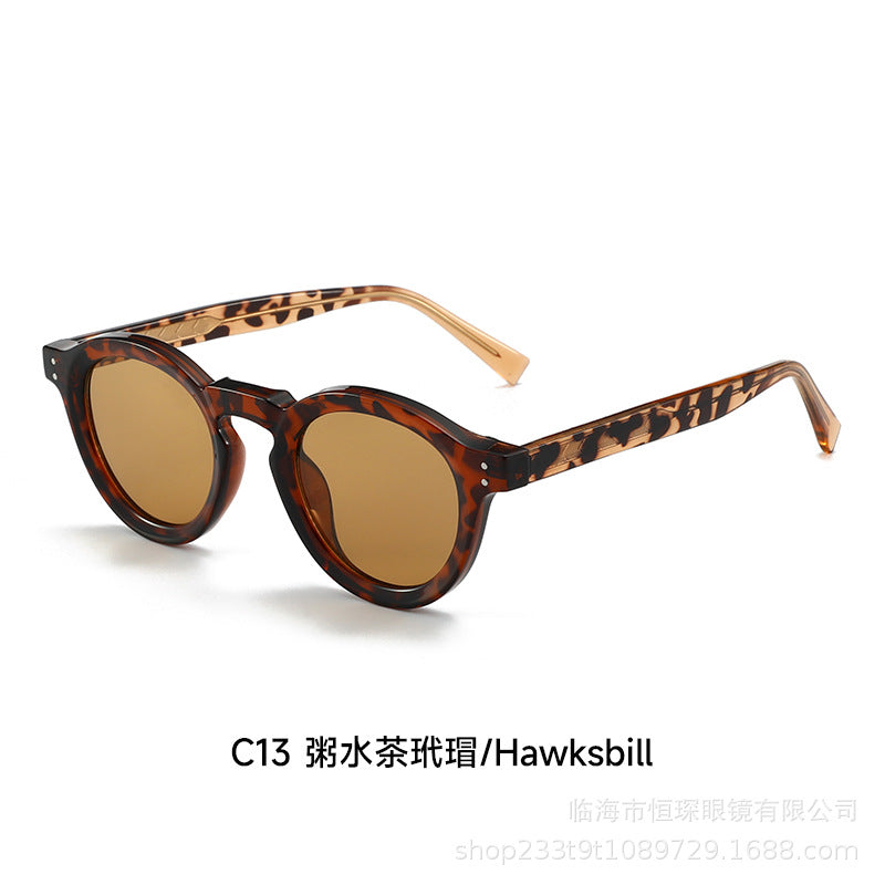 Ladies sunglasses in modern and unique design Bowlift