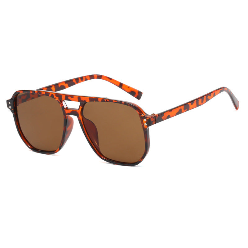 Women's fashionable sunglasses with angular frame Bowlift