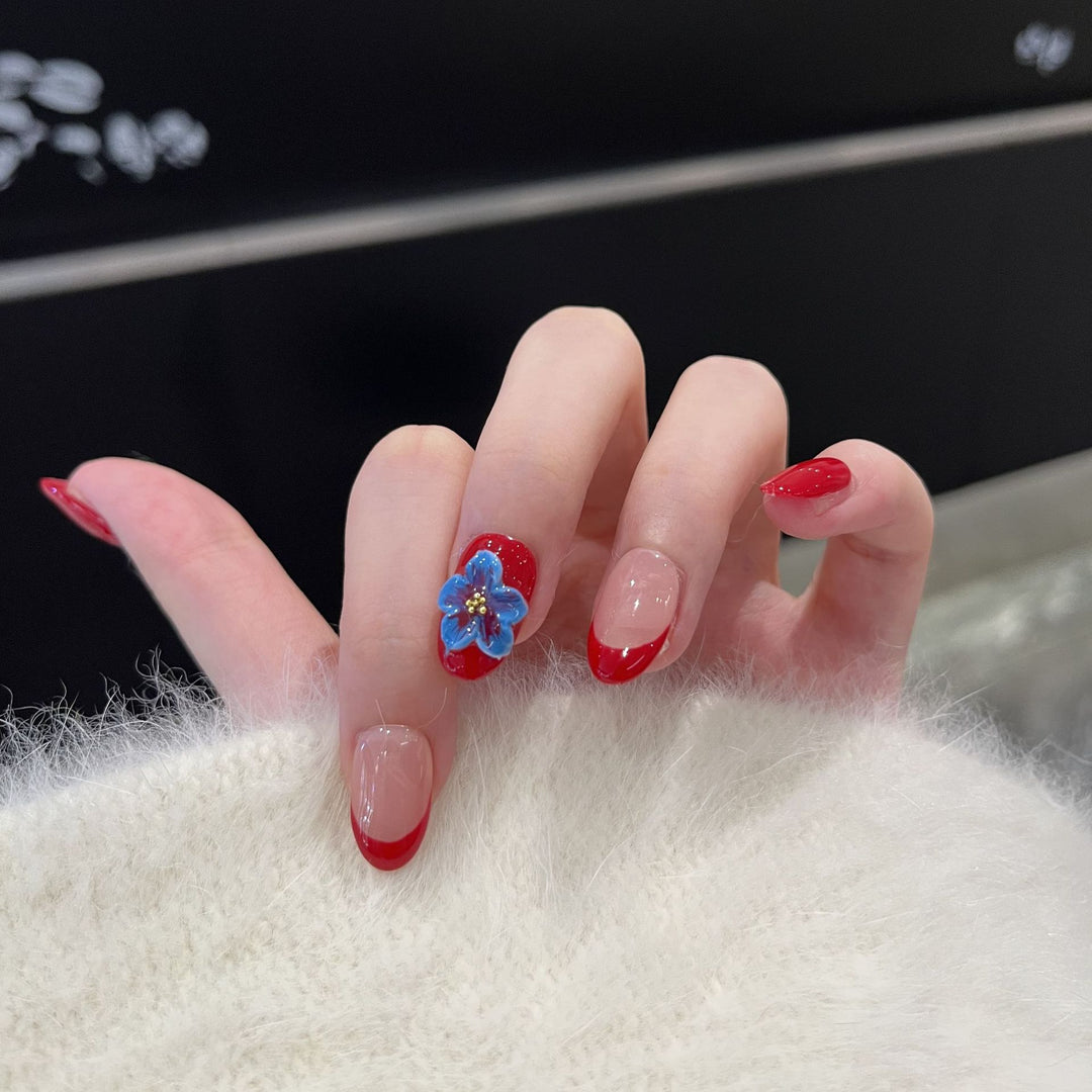 Stylish Floral Accent Press-On Nail Set Bowlift