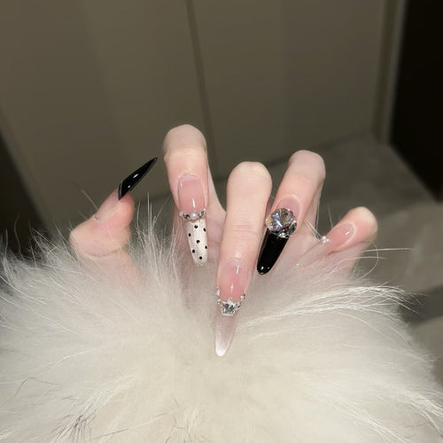 Elegant Stiletto Fake Nails with Sparkling Rhinestone Details Bowlift