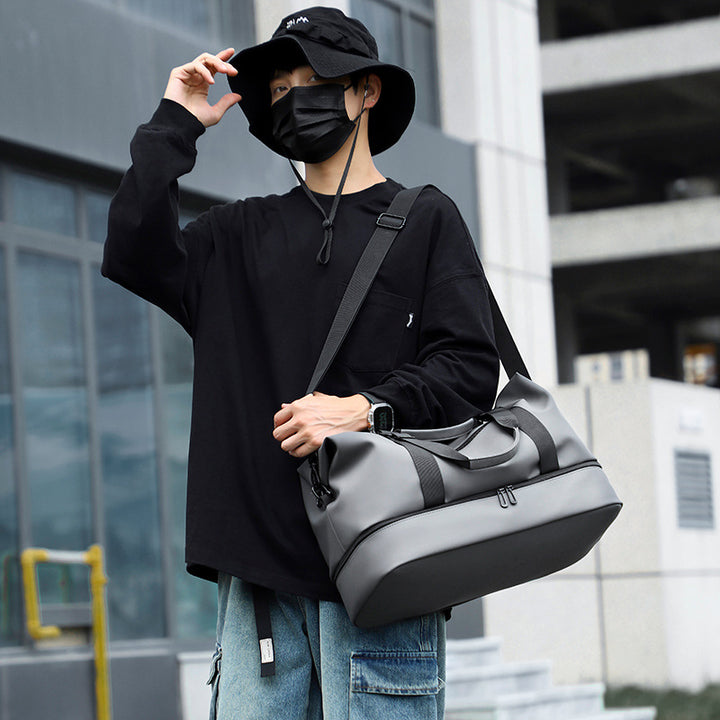 Sporty and Water-Repellent Duffel Bag with Adjustable Carrying System Bowlift