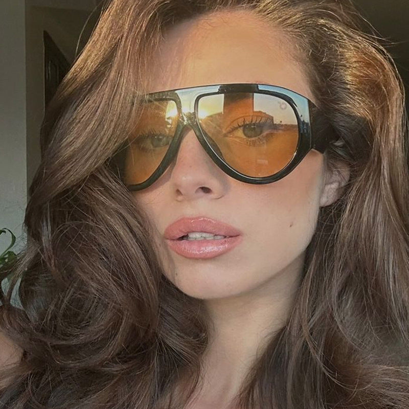 Women extravagant oversized sunglasses with angled frame Bowlift