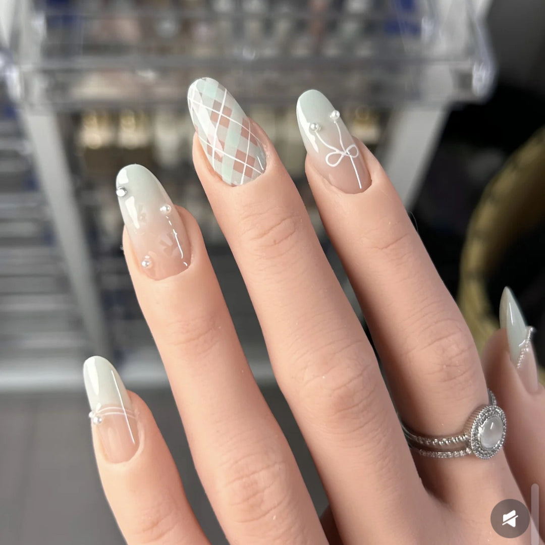 Decorative Press-On Nail Art Set Bowlift