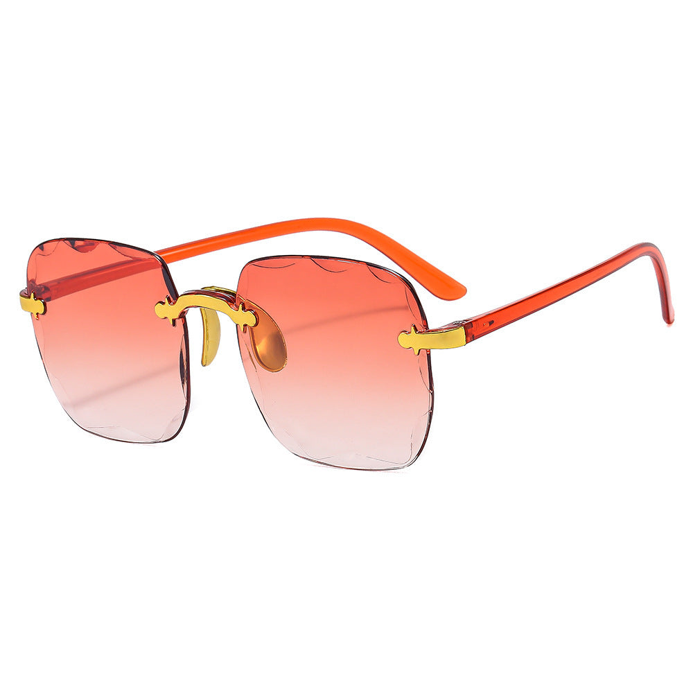 Ladies oversized sunglasses with unique design elements Bowlift