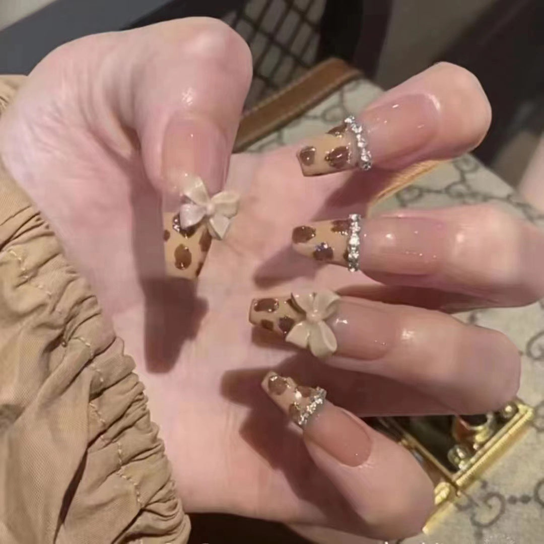 Decorative Press-On Nail Set with Floral and Gem Accents Bowlift