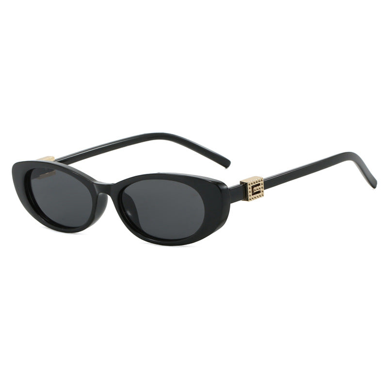 Women elegant Cat-Eye sunglasses with fine accents Bowlift