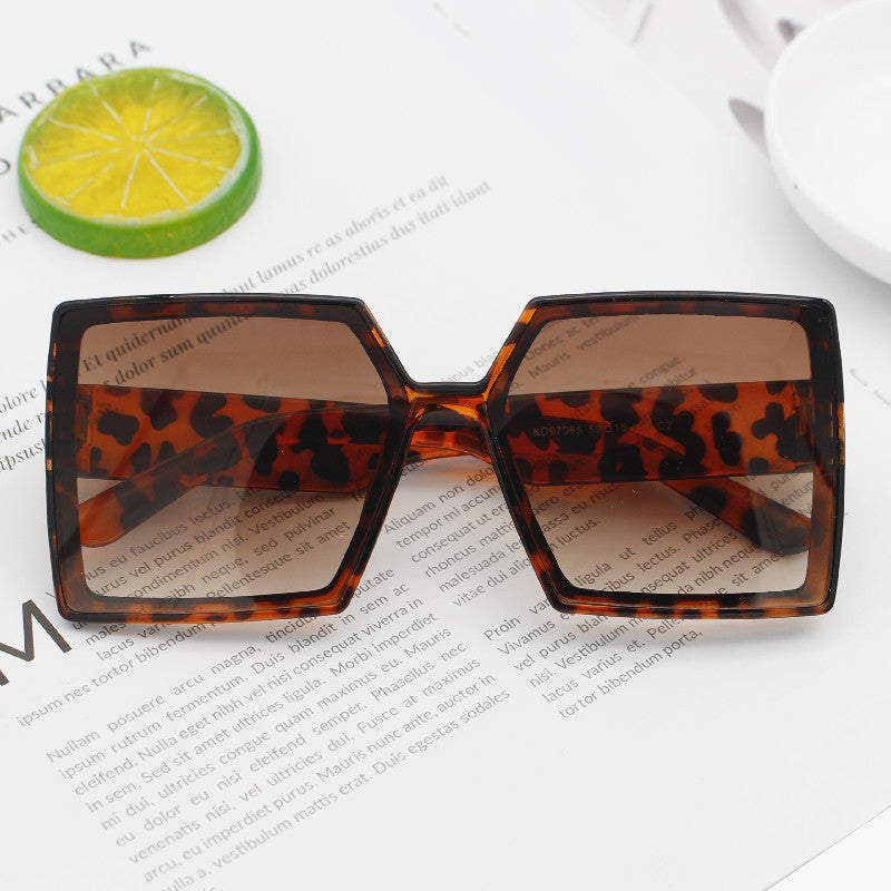 Women's Fashion Oversized Sunglasses with Angular Design Bowlift