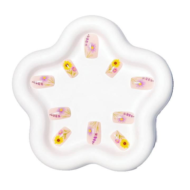 Glittering artificial nails with floral patterns Bowlift