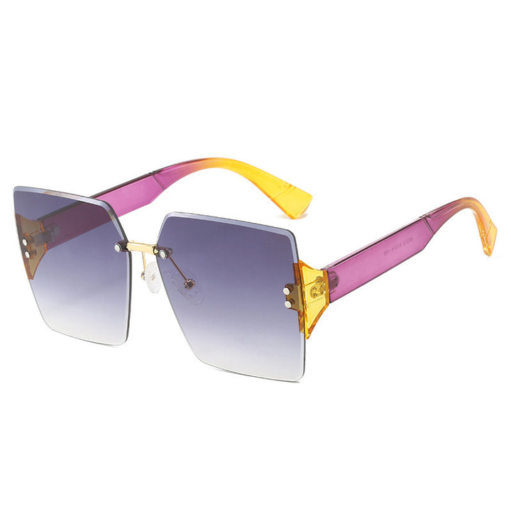 Women Fashionable Oversized Sunglasses in Exclusive Tortoiseshell Design Bowlift