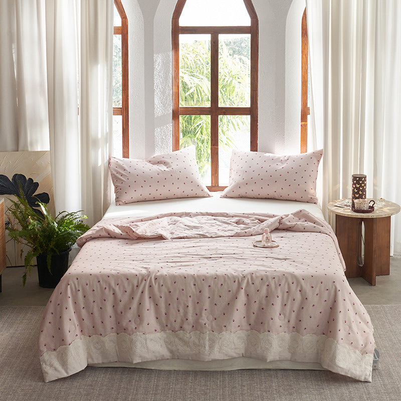 Ladies elegant bedspread with delicate floral pattern Bowlift