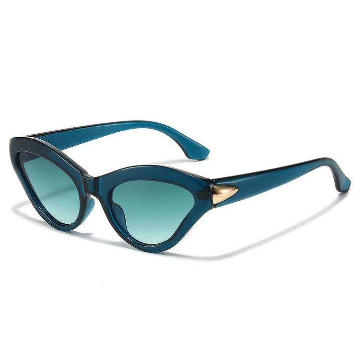 Vintage Cat-Eye Sunglasses with Luxurious Detailing Bowlift