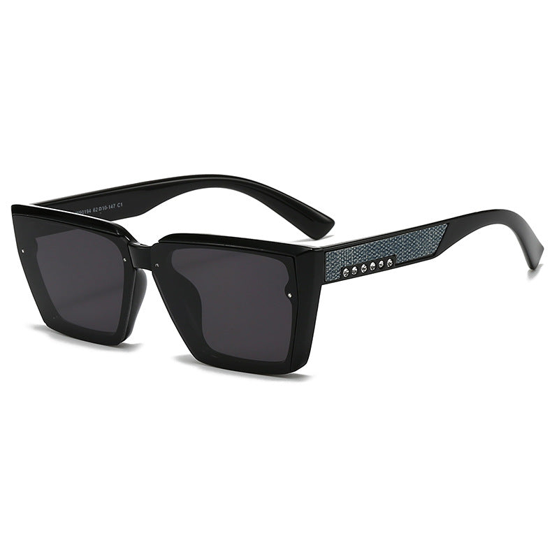 Women's stylish sunglasses with sparkling accents Bowlift