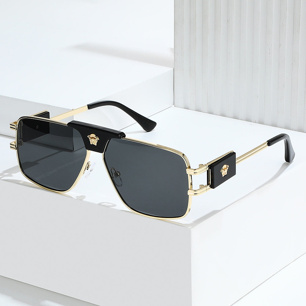 Women's stylish sunglasses with modern, square frame Bowlift