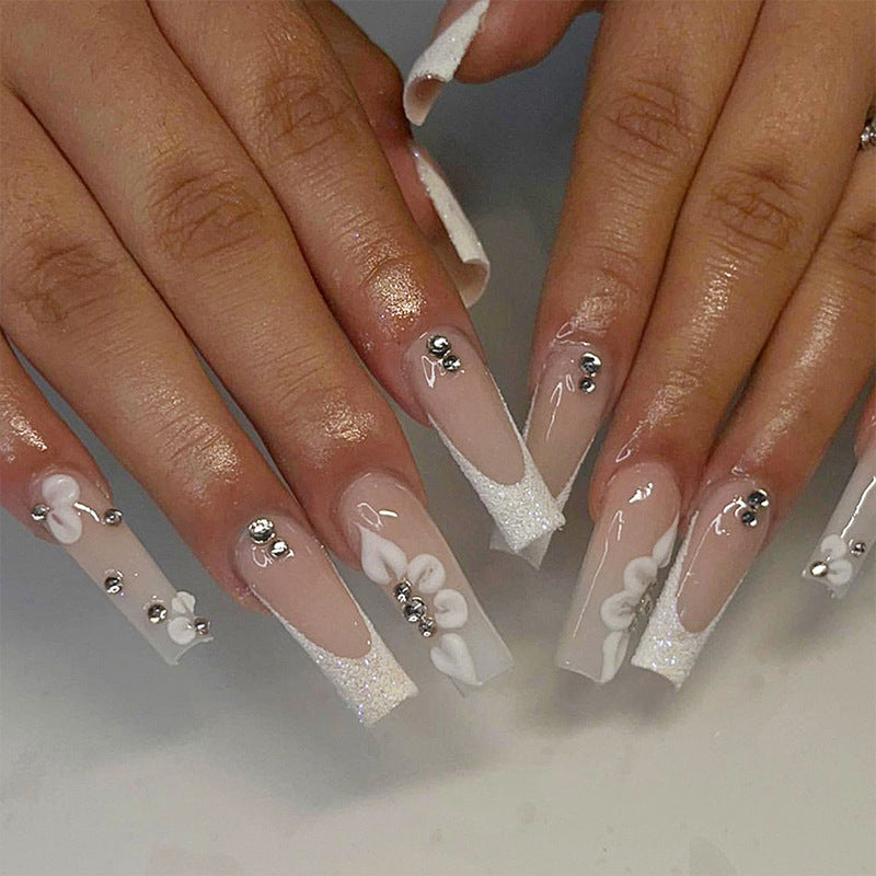 Glamorous stiletto artificial nails with floral details Bowlift