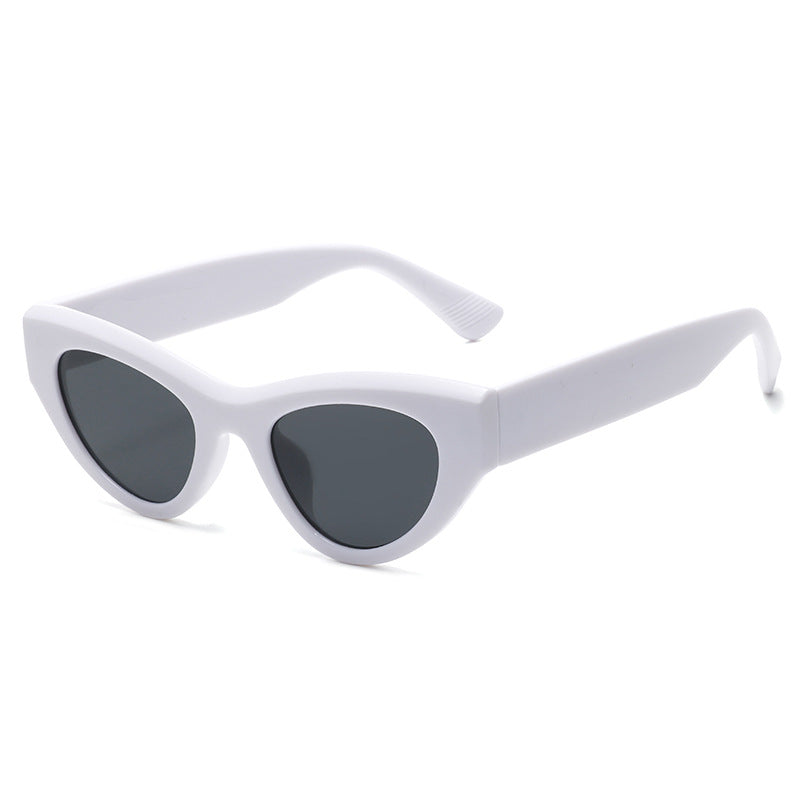 Women’s fashionable sunglasses in trendy cat-eye style Bowlift