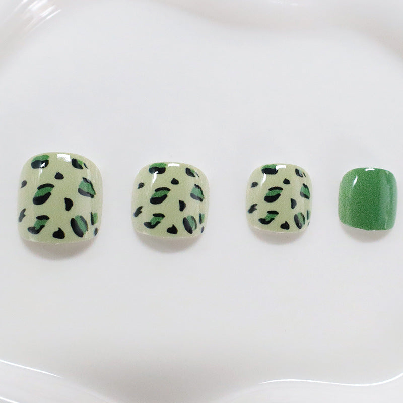 Artistic Animal Print Nail Art Bowlift