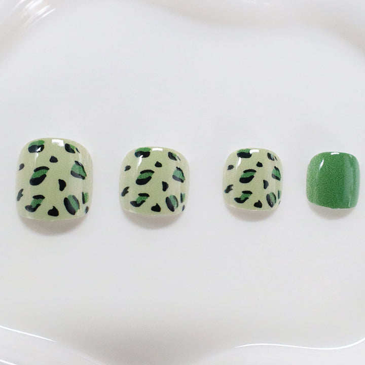 Artistic Animal Print Nail Art Bowlift