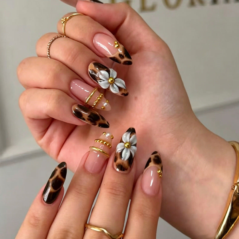 Artistic Nail Tips with Animal Designs Bowlift