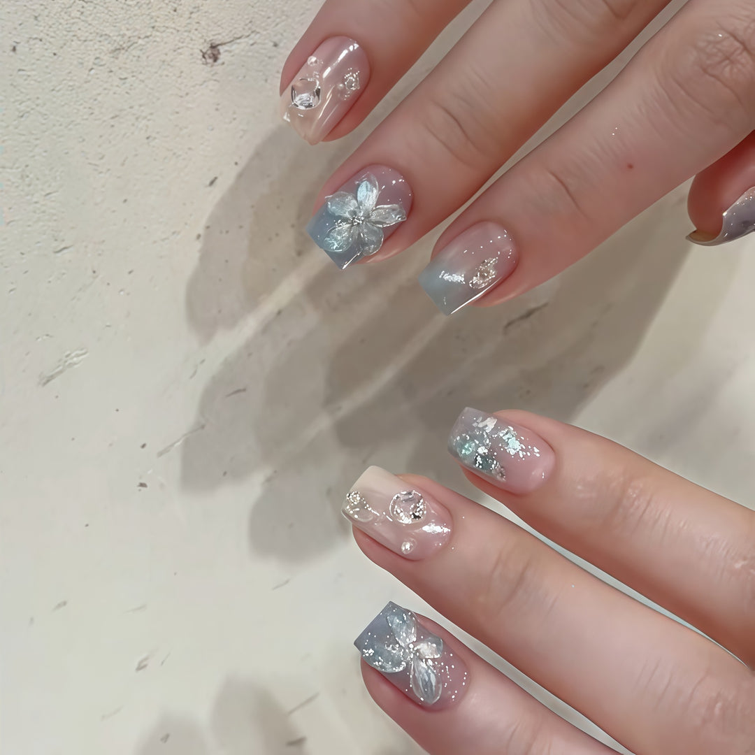 Art nails with floral accents Bowlift