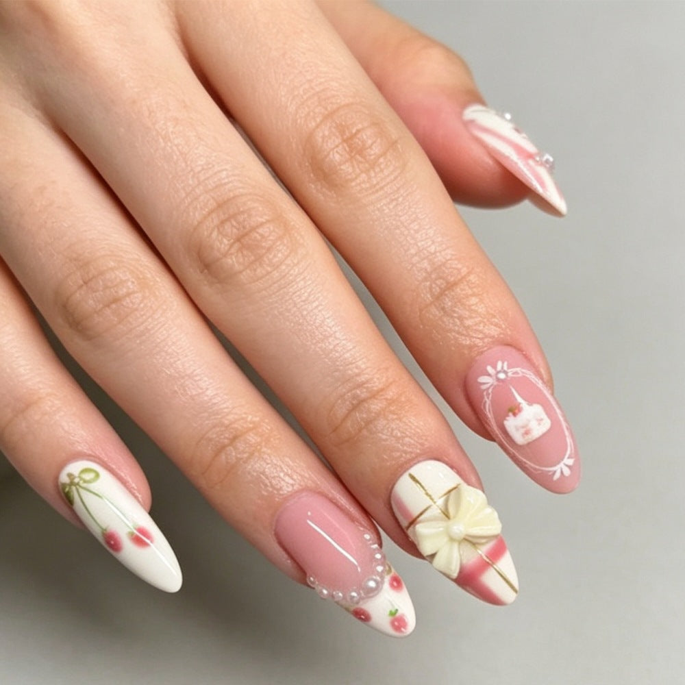 Creative artificial nails with detailed 3D motifs Bowlift