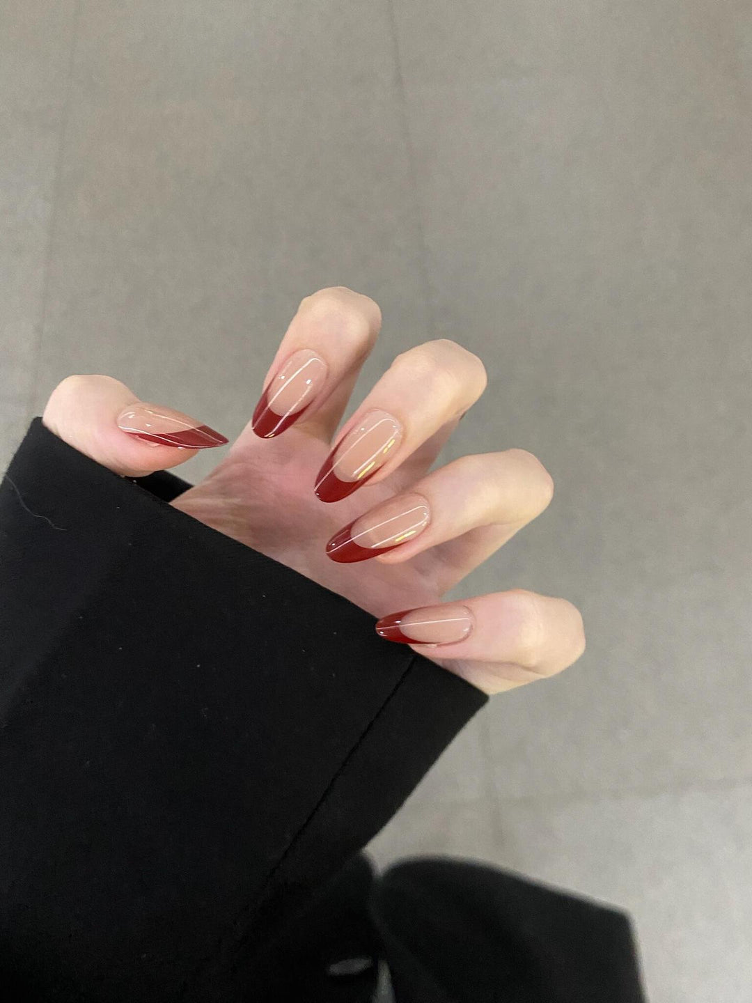 Elegant artificial nails with modern gradient effects Bowlift