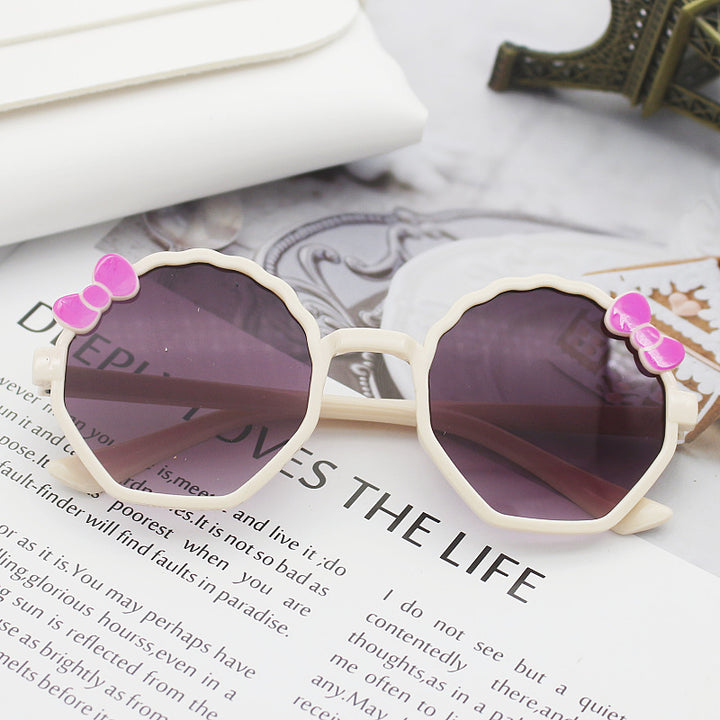 Women's playful sunglasses in creative design Bowlift