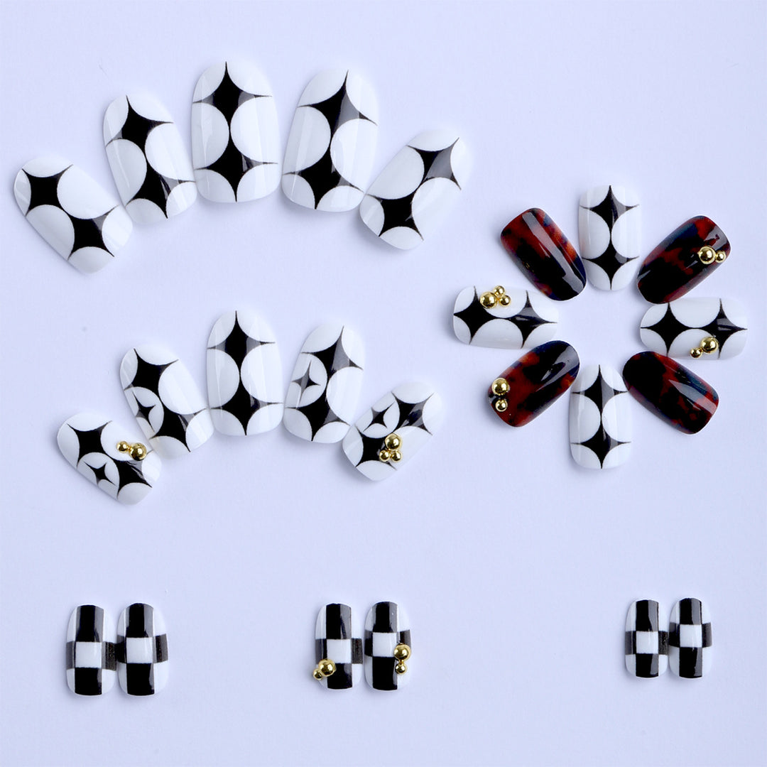 Artificial nails with modern geometric pattern and golden accents Bowlift