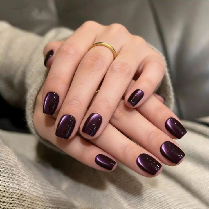 Stylish Press-On Nail Set with Shimmering Finish Bowlift