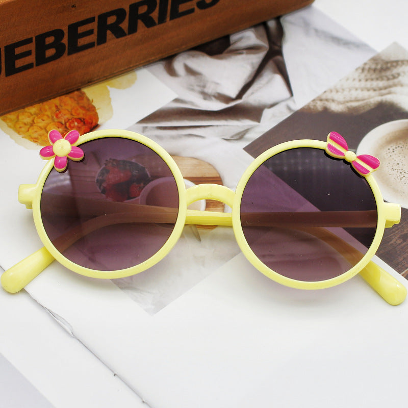 Ladies sunglasses with playful floral accents Bowlift