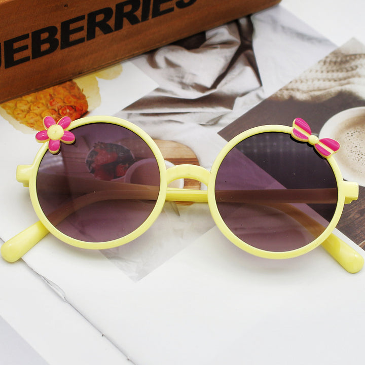 Ladies sunglasses with playful floral accents Bowlift
