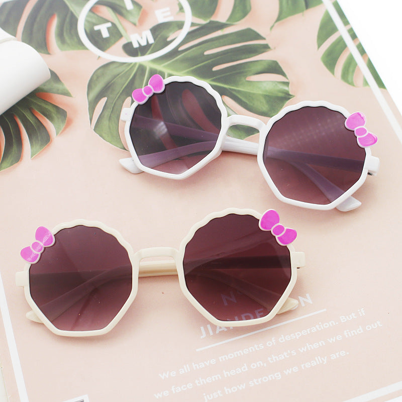 Women's playful sunglasses in creative design Bowlift