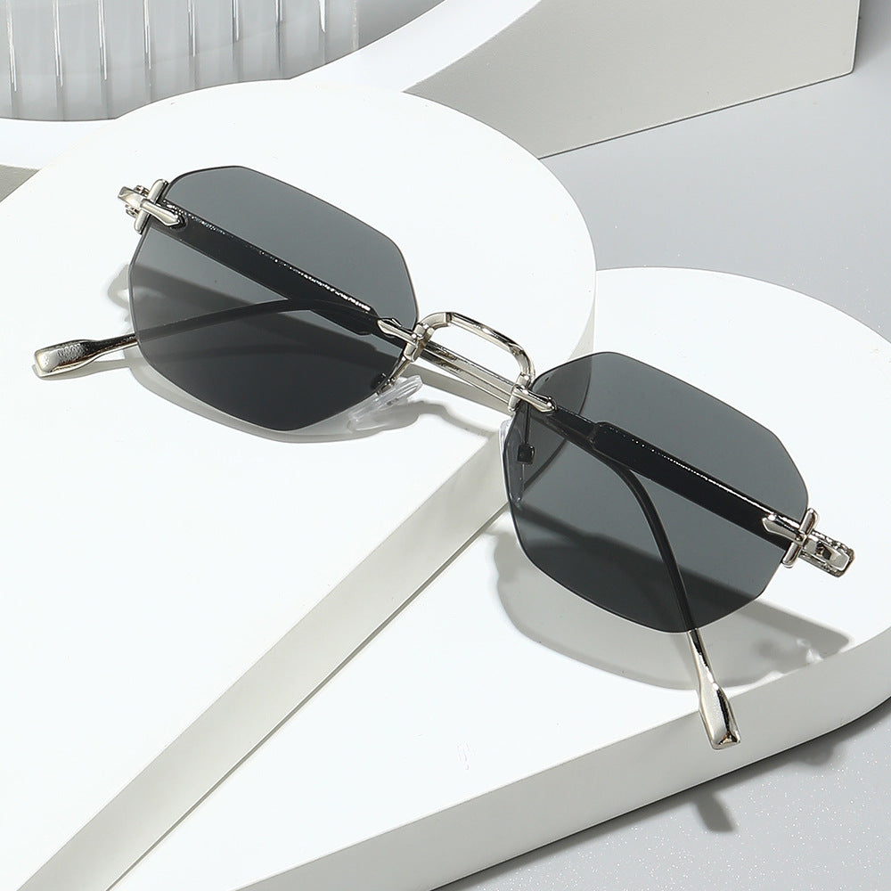 Chic Oversized Octagonal Sunglasses with Elegant Metal Accents Bowlift