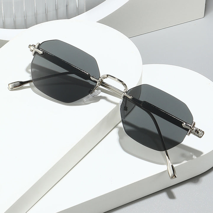 Chic Oversized Octagonal Sunglasses with Elegant Metal Accents Bowlift