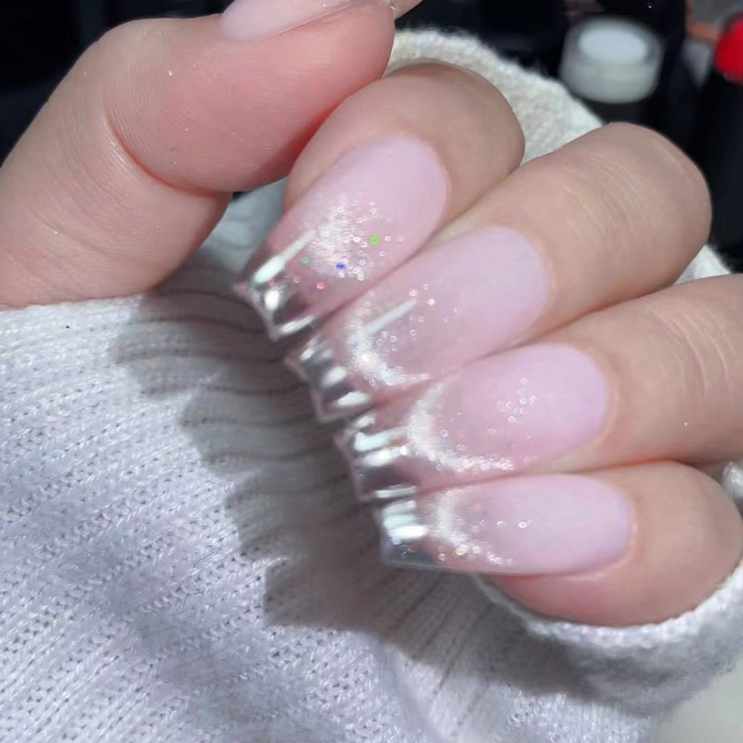 Shiny and elegant artificial nails Bowlift
