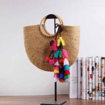 Handcrafted straw bag with colorful tassels Bowlift
