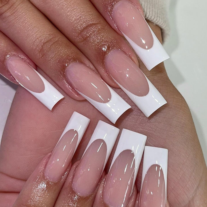 Elegant Crystal-Embellished Press-On Nail Design Bowlift