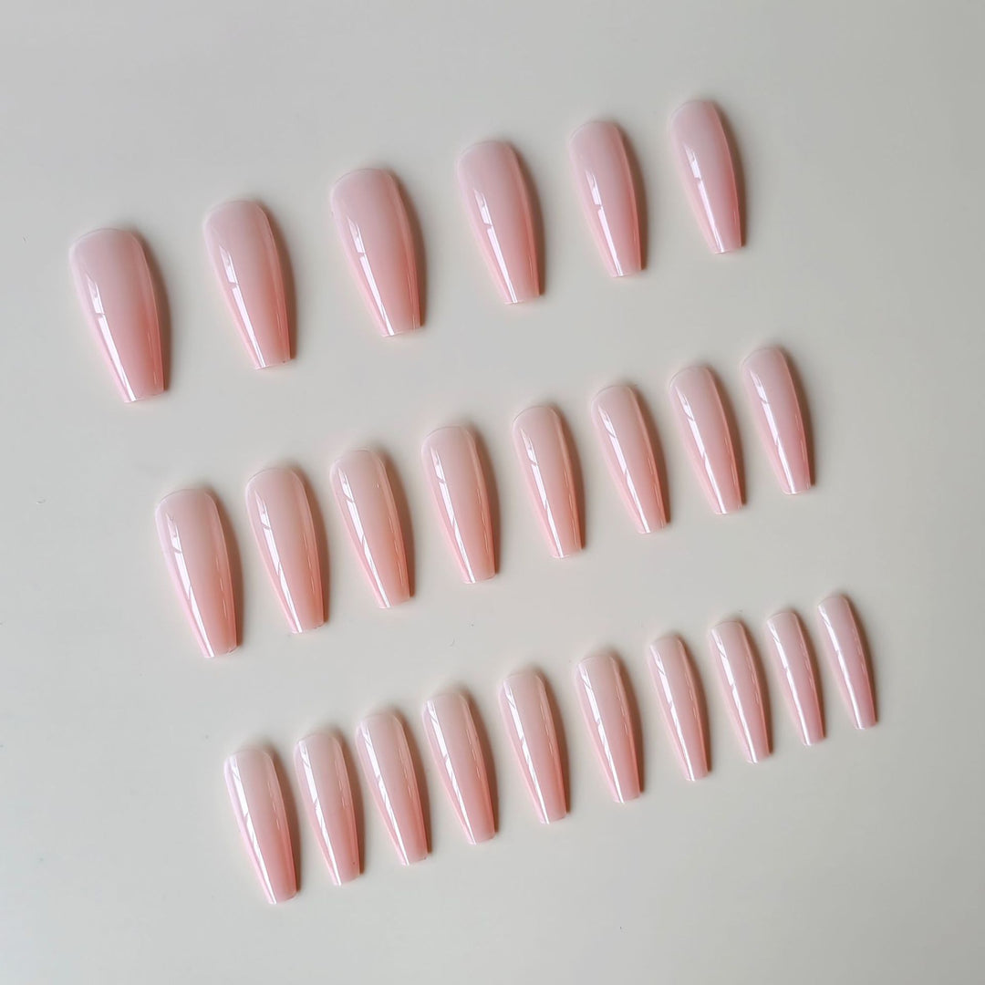 Art nails with elegant high-gloss finish Bowlift