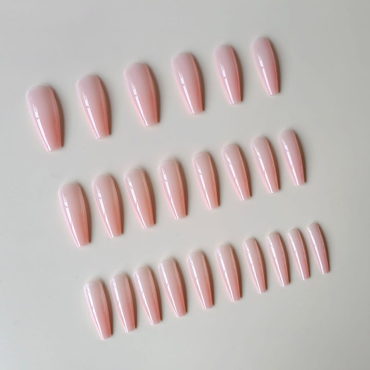 Art nails with elegant high-gloss finish Bowlift