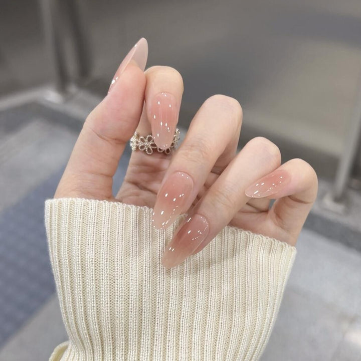 Artificial nails with elegant glitter effect Bowlift