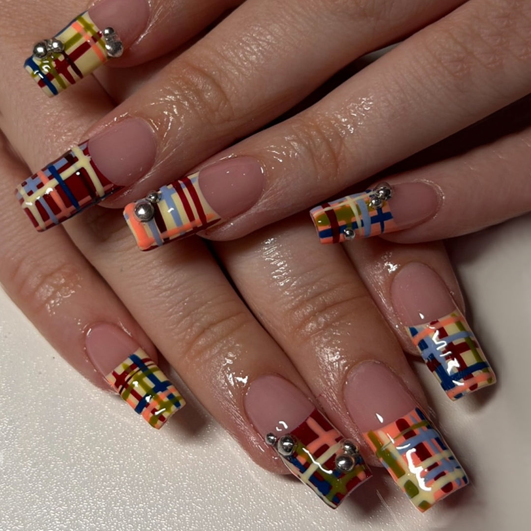 Artificial nails with trendy design Bowlift