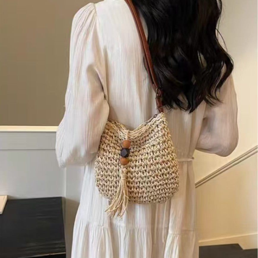 Handwoven shoulder bag with tassels and wooden details Bowlift