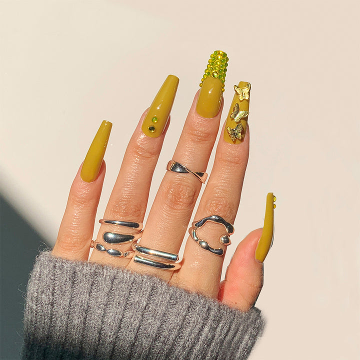 Nail art with heart and lip designs Bowlift