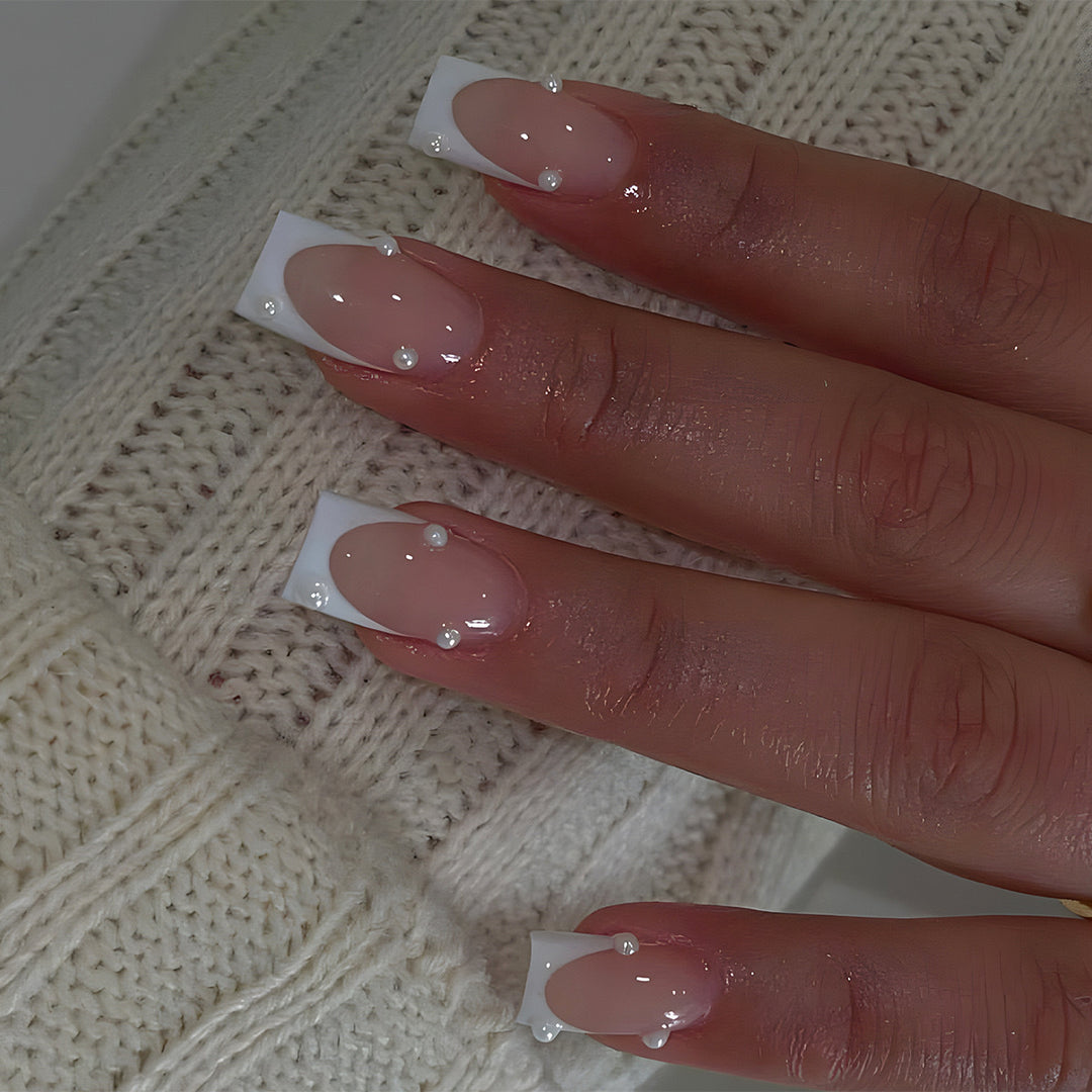 Artificial nail tips with elegant pearl accents Bowlift