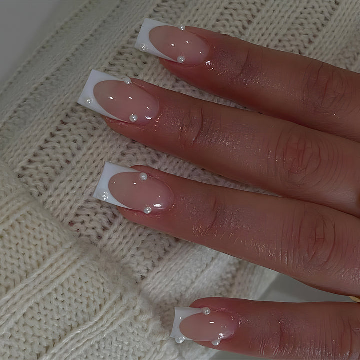 Artificial nail tips with elegant pearl accents Bowlift