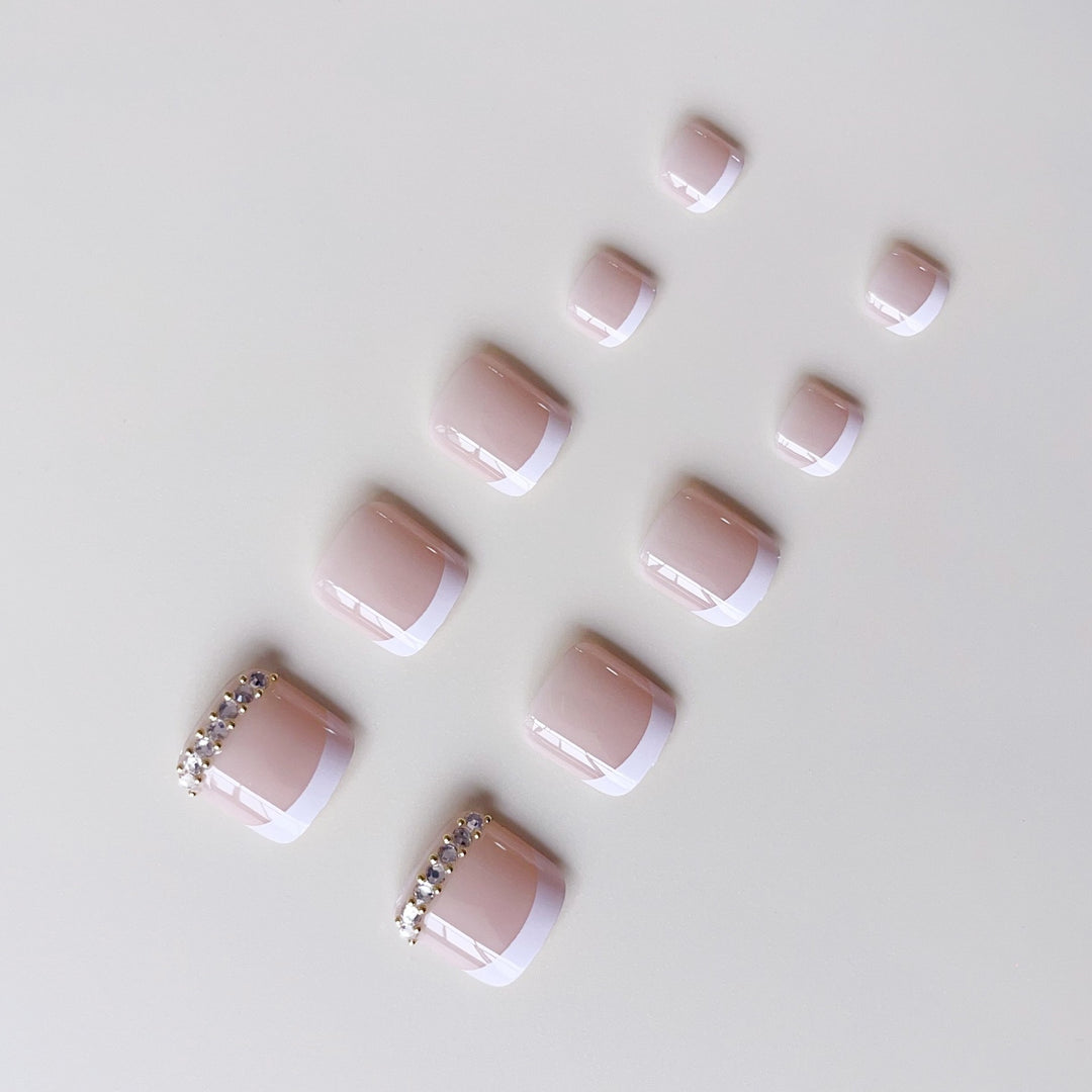 Stylish toenail artist Bowlift